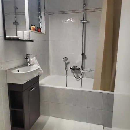 Adagio Apartment *